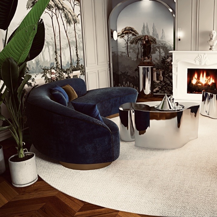 collect/10 Signature Wohnprojekt — Wohnzimmer mit blauem Sofa, Kamin und kuratierten Objekten